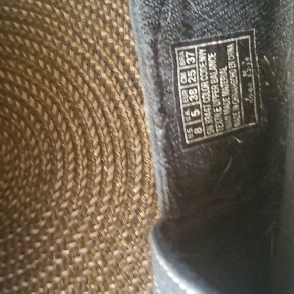 Shoes - Picture 4 of 4